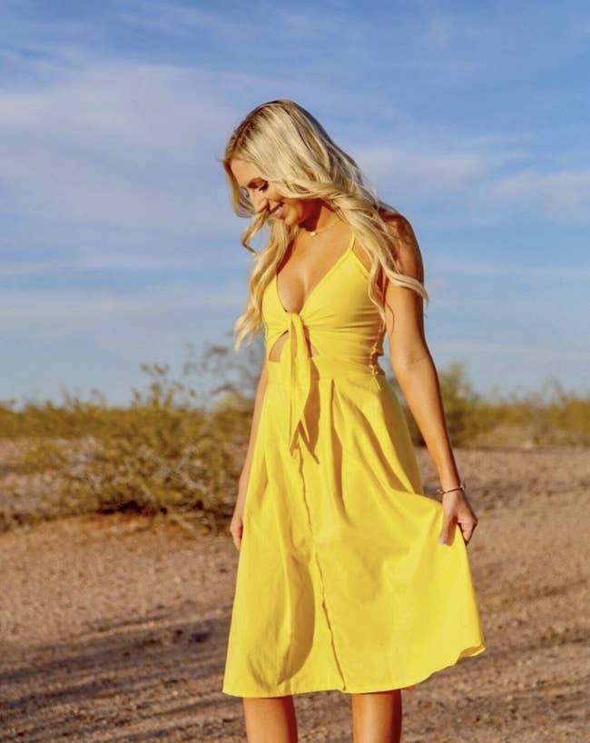 Reviewer wearing a yellow dress