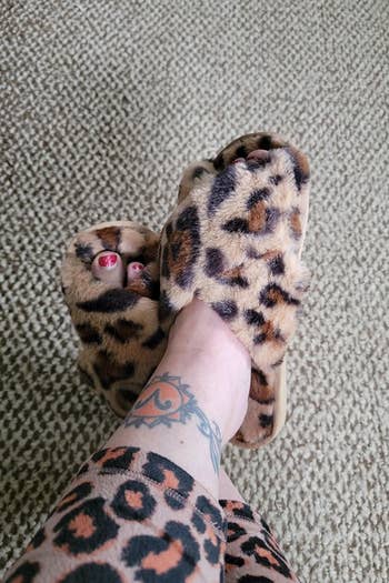 reviewer wearing the slippers in leopard