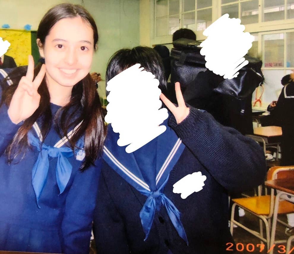 私の髪は真っ黒に塗りつぶされた 卒業アルバムを加工された女性のショックと違和感 私の髪は真っ黒に塗りつぶされた 卒業アルバムを加工された女性のショックと違和感