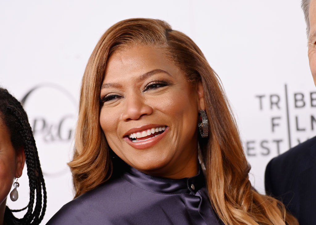 Smiling Latifah on the red carpet