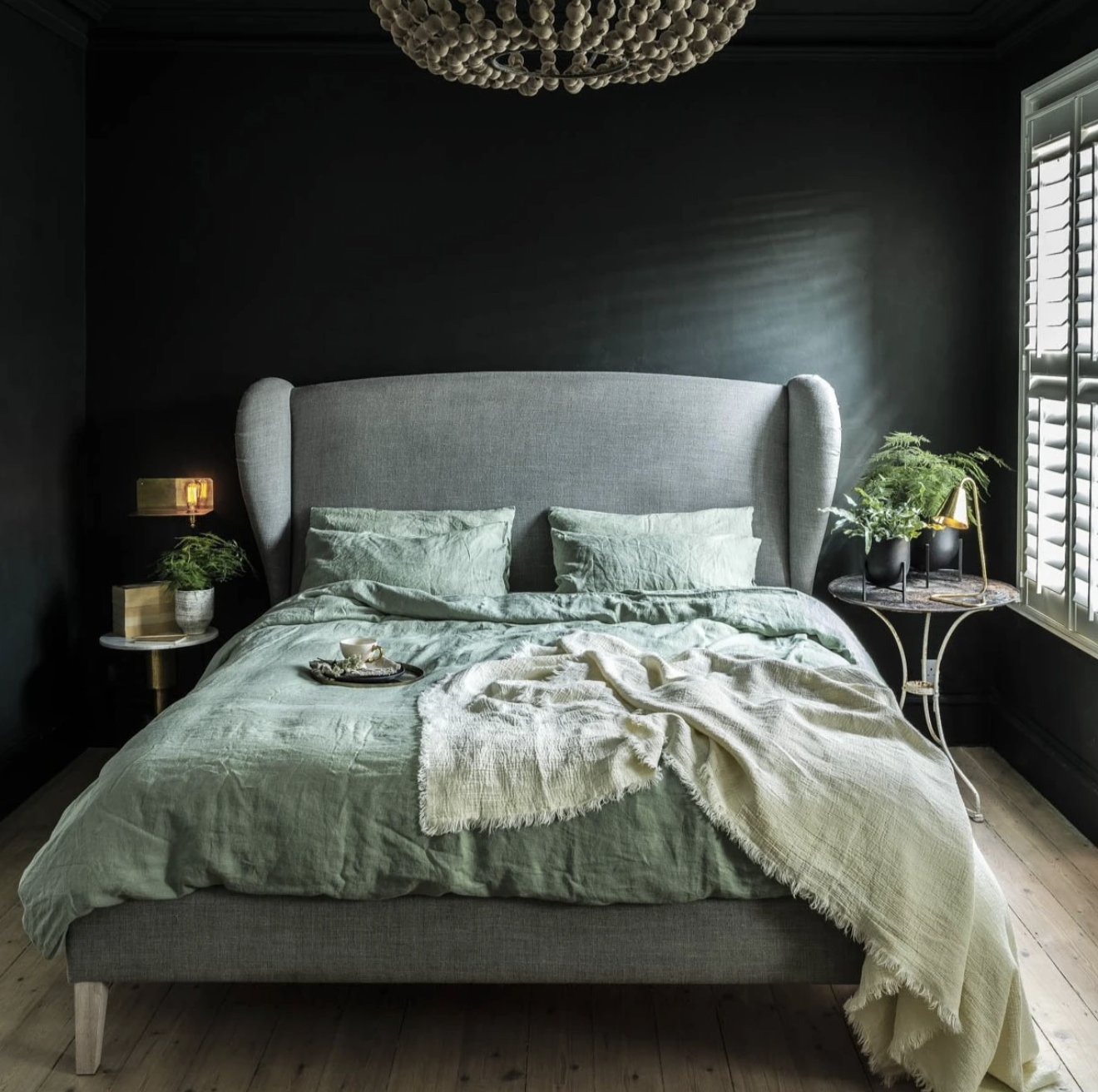 the linen bedding in teal grean