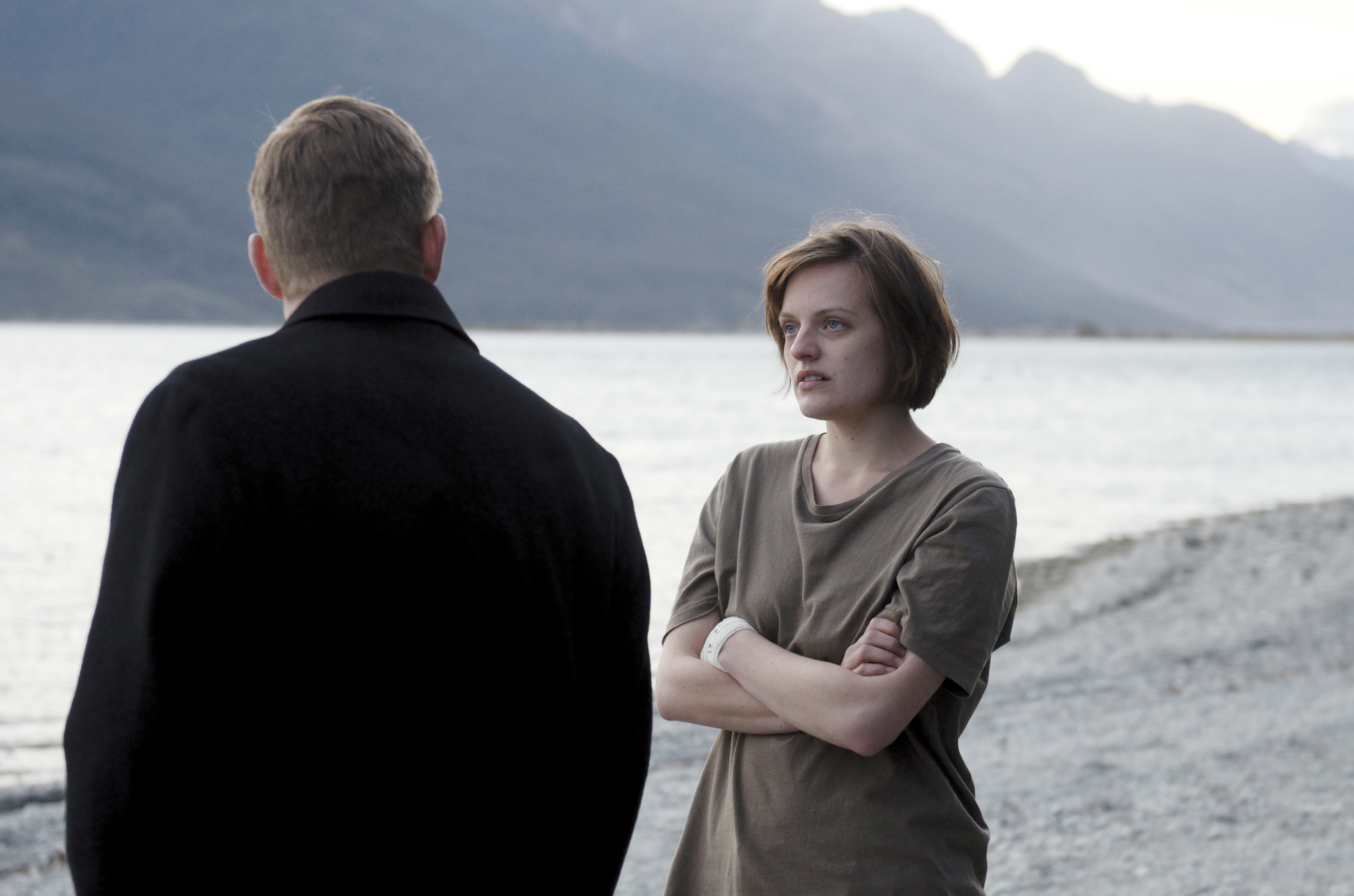 David Wenham and Elisabeth Moss stand by the water (Season 1)