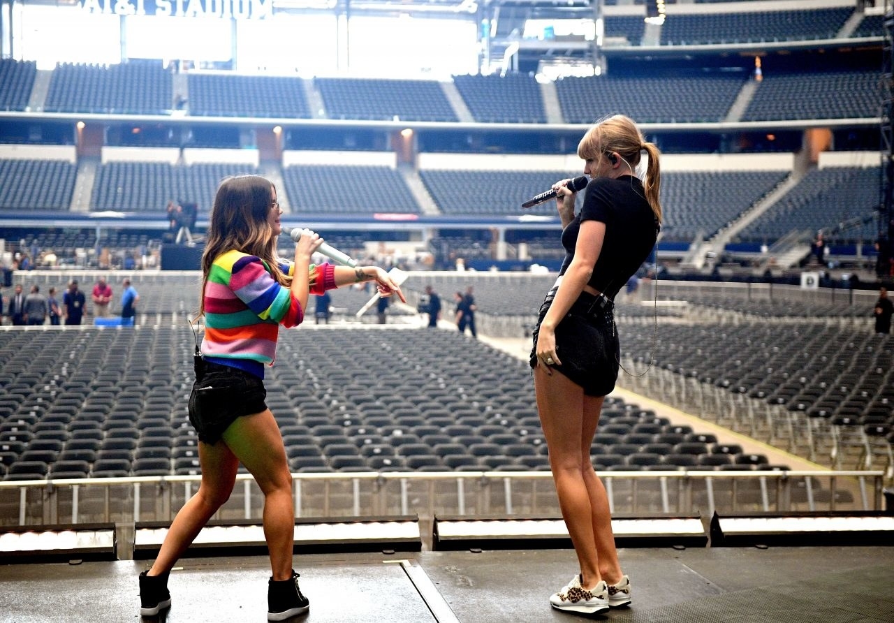 Taylor at soundcheck on stage with Maren Morris