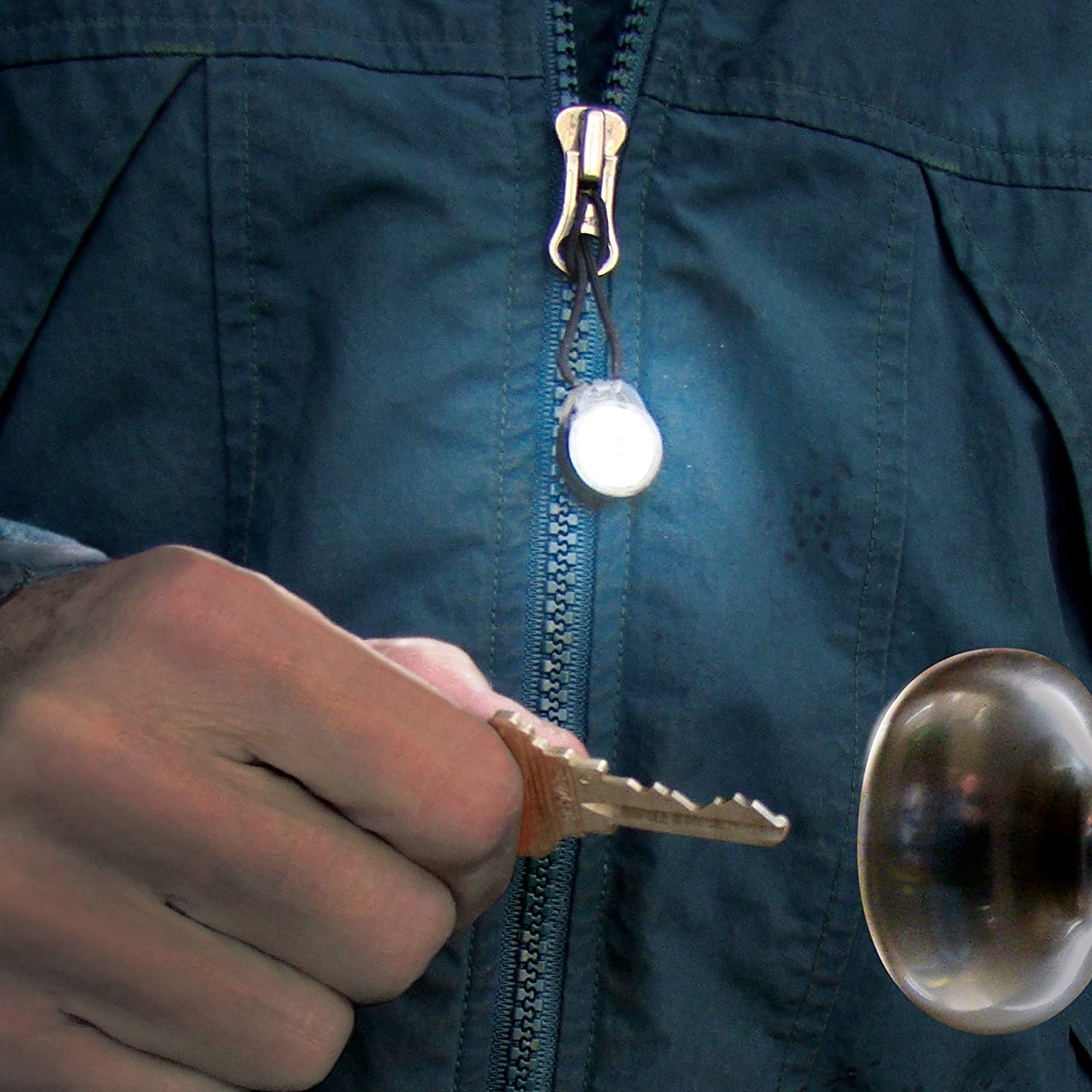 The light attached to a person&#x27;s jacket zipper