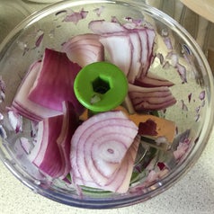 Reviewer image of large onions pieces in the chopper