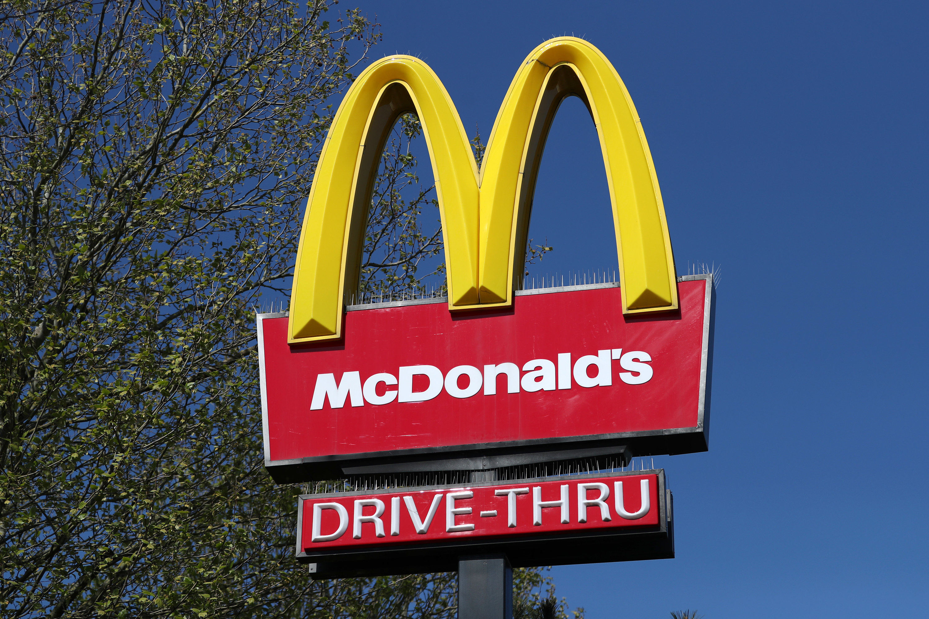 A McDonald&#x27;s sign