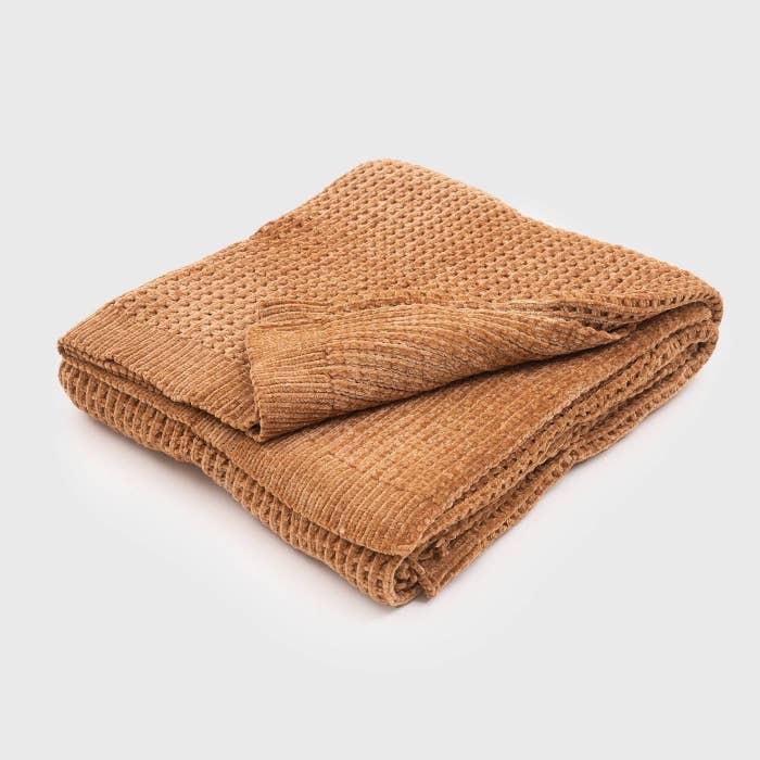 The waffle knit blanket in mustard