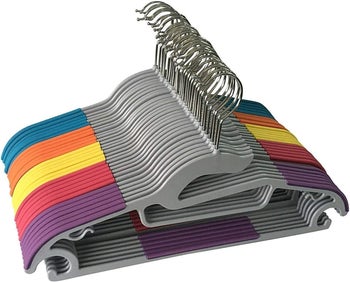 a pack of Jeronic non-slip hangers