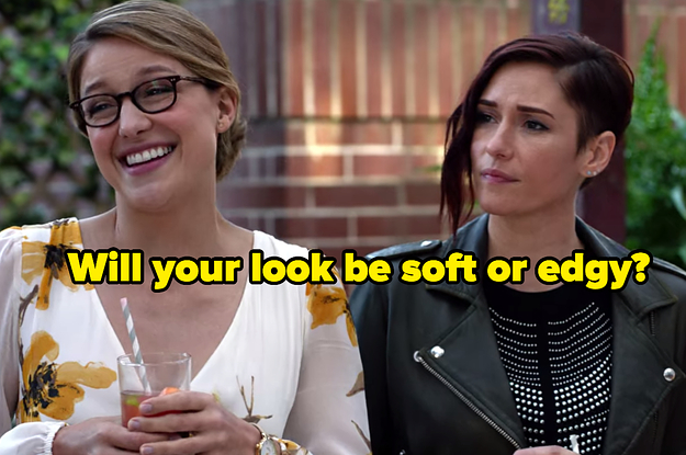 Melissa Benoist as Kara Danvers and Chyler Leigh as Alex Danvers in the show 