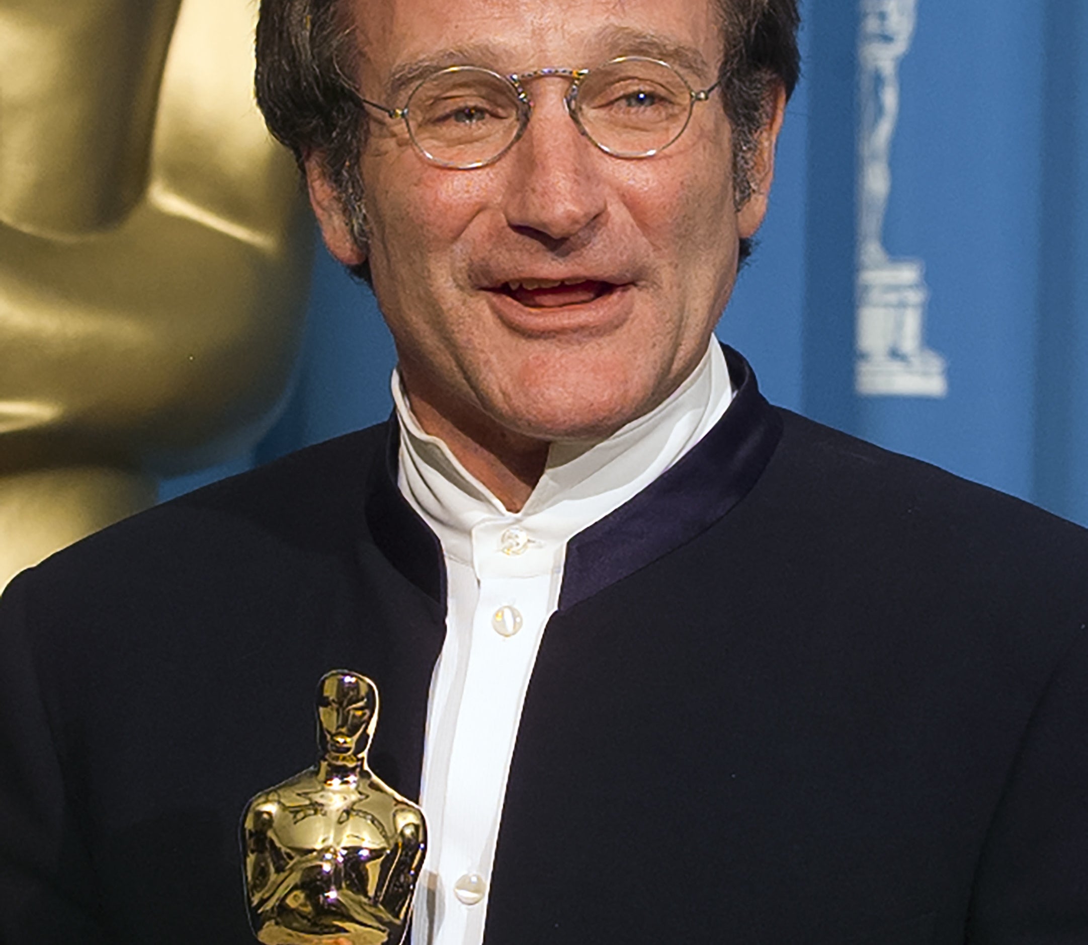A bespectacled Robin Williams at an awards show