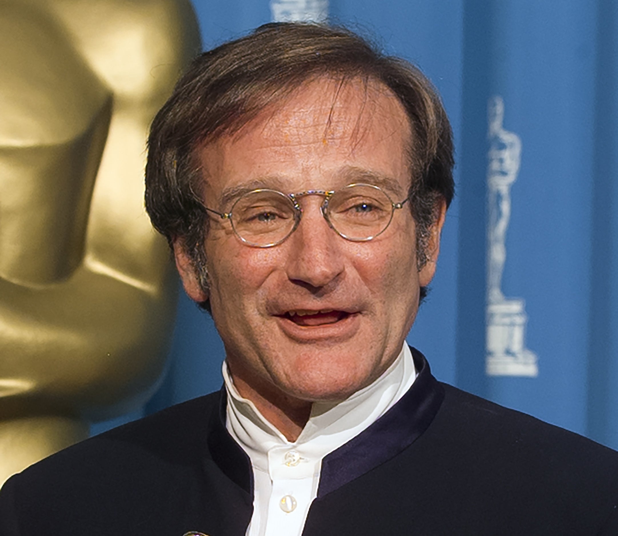 A bespectacled Robin Williams at an awards show