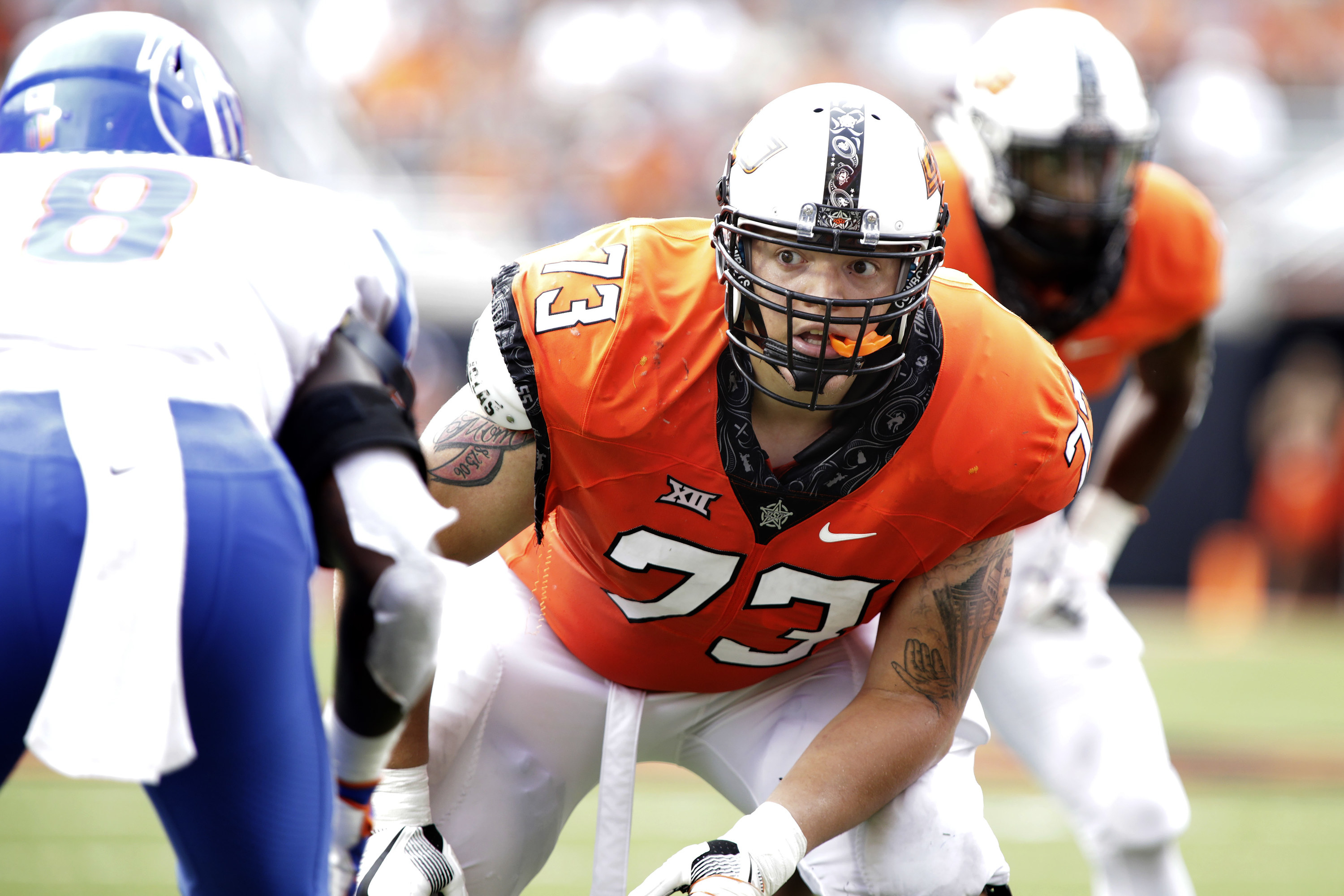 Teven Jenkins pre-play, ready to block