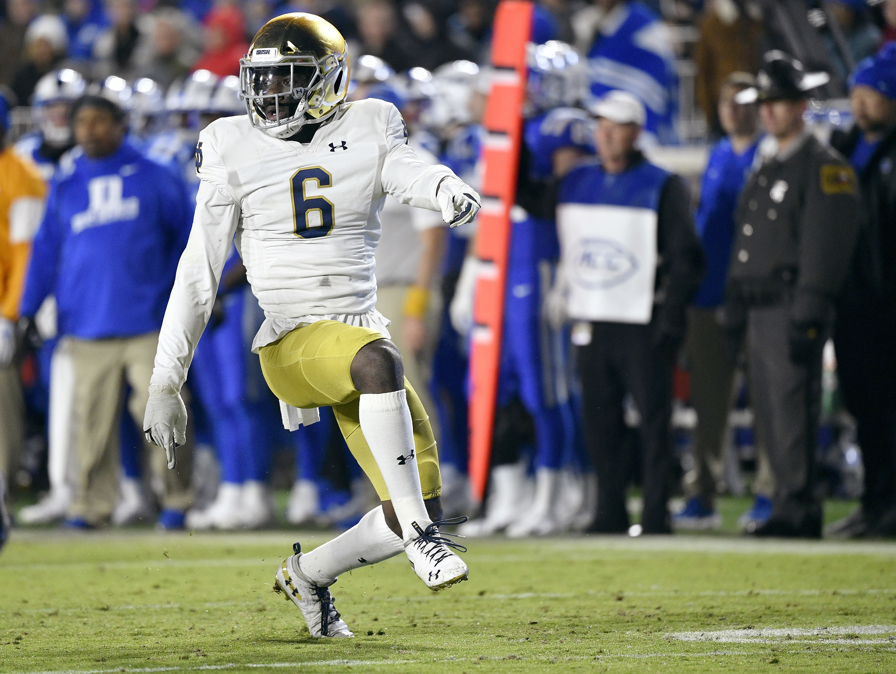 Jeremiah Owusu-Koramoah running down the field