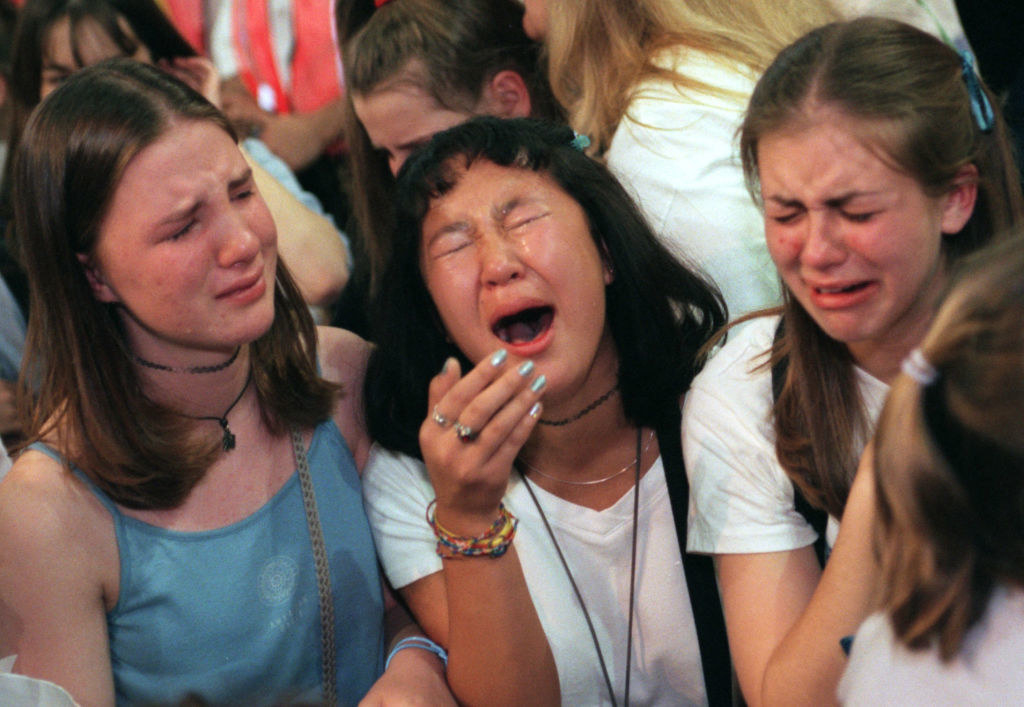 girls crying at an nsync concert