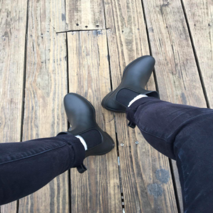 is it bad to wear leather shoes in the rain