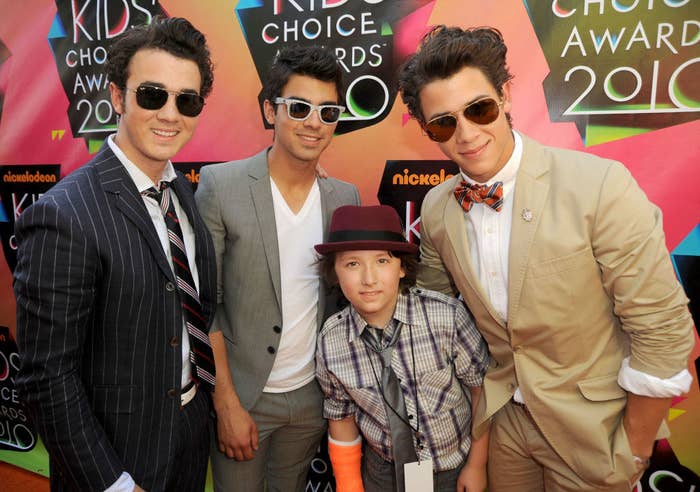 Kevin Jonas, Joe Jonas and Nick Jonas of Jonas Brothers with brother Frankie Jonas arrive at Nickelodeon's 23rd Annual Kids' Choice Awards