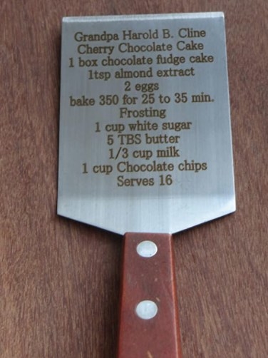The spatula engraved with a recipe for cookies 