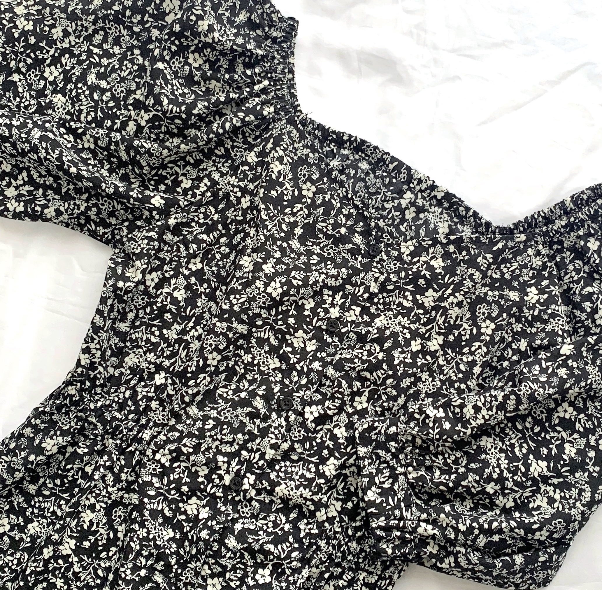 楽チンすぎてこればかり着てる Guの 小花柄ワンピース 一枚でコーデが完成する