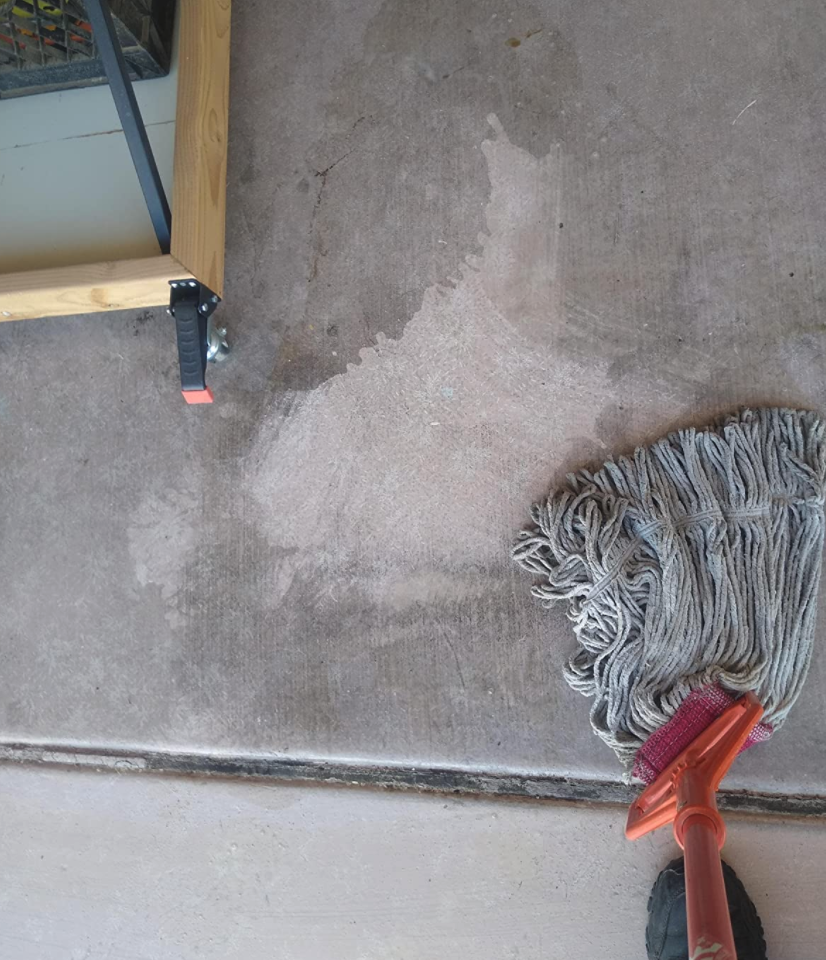 reviewer image of a mop actively removing grease on the floor as the degreaser goes over it
