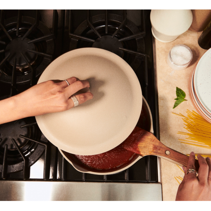 model opening the pan