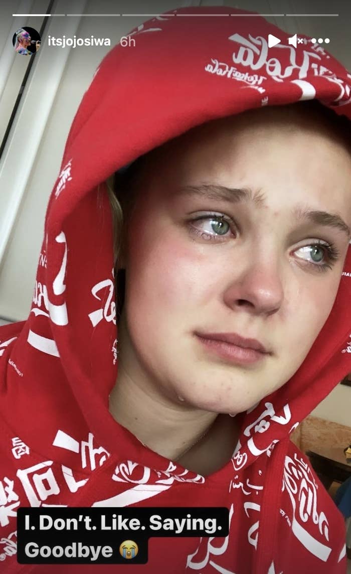 JoJo looks like she's crying in a photo that says, "I don't like saying goodbye"
