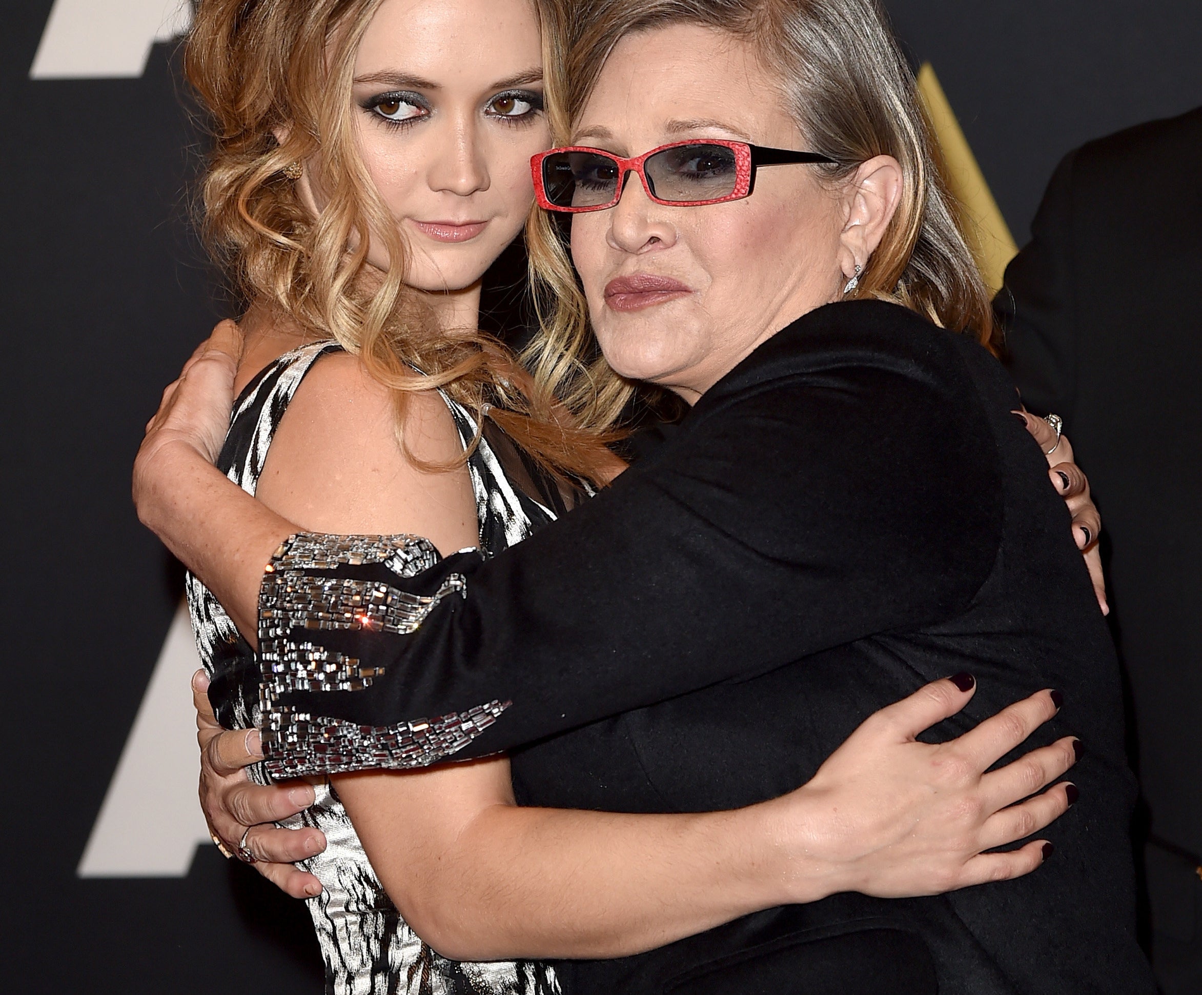 Carrie Fisher and Billie Lourd hugging 