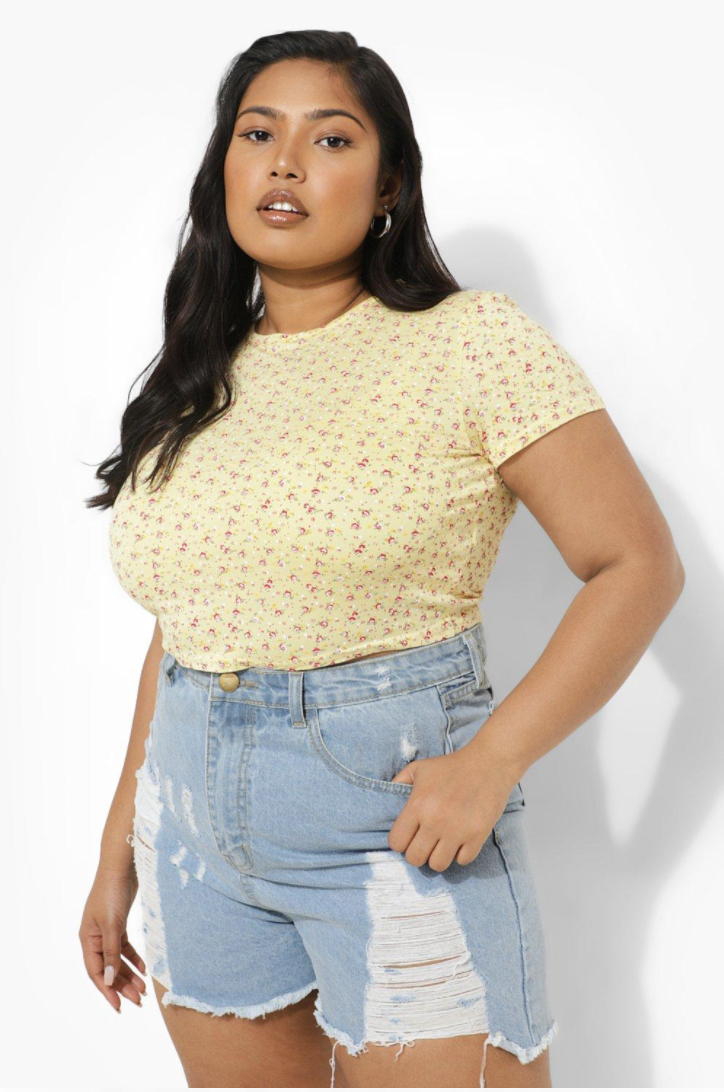 plus-size model in tiny floral T-shirt 