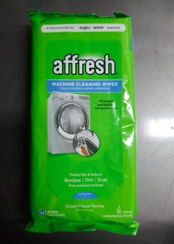 A customer review photo of the pack of wipes