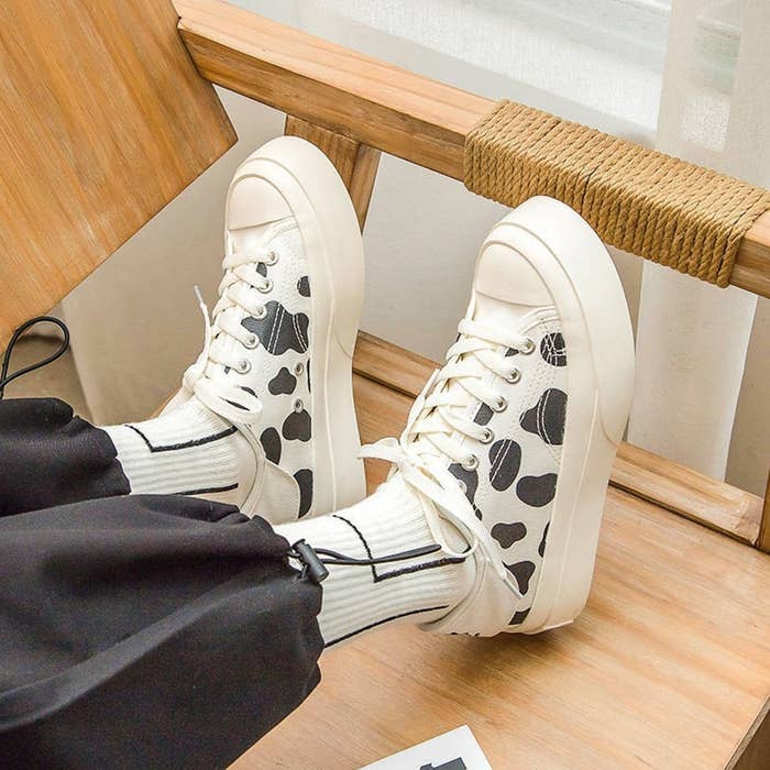 The super cool sneakers everyone is wearing!