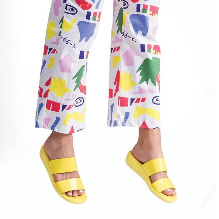 sandale walk in the city