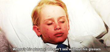 Vada from &quot;My Girl&quot; standing over Thomas&#x27;s open casket and saying, &quot;Where&#x27;s his glasses, he can&#x27;t see without his glasses&quot;