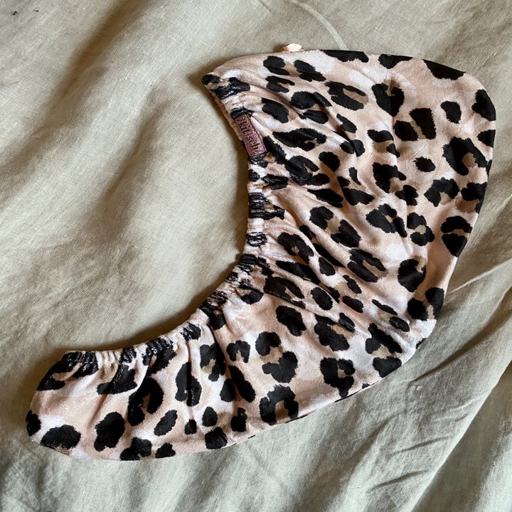 the leopard print hair towel with elastic around the edge