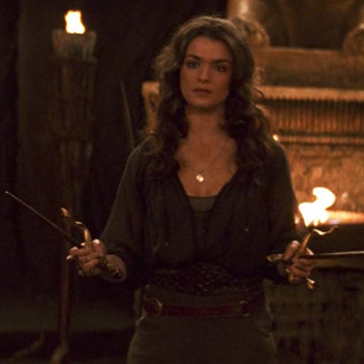 A close up of Evie holding two daggers in her hands