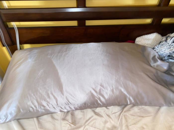 The satin pillowcase in white