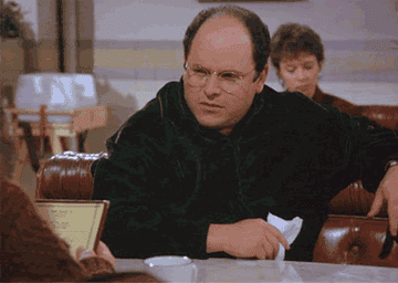 乔治从“Seinfeld"票房在餐馆。