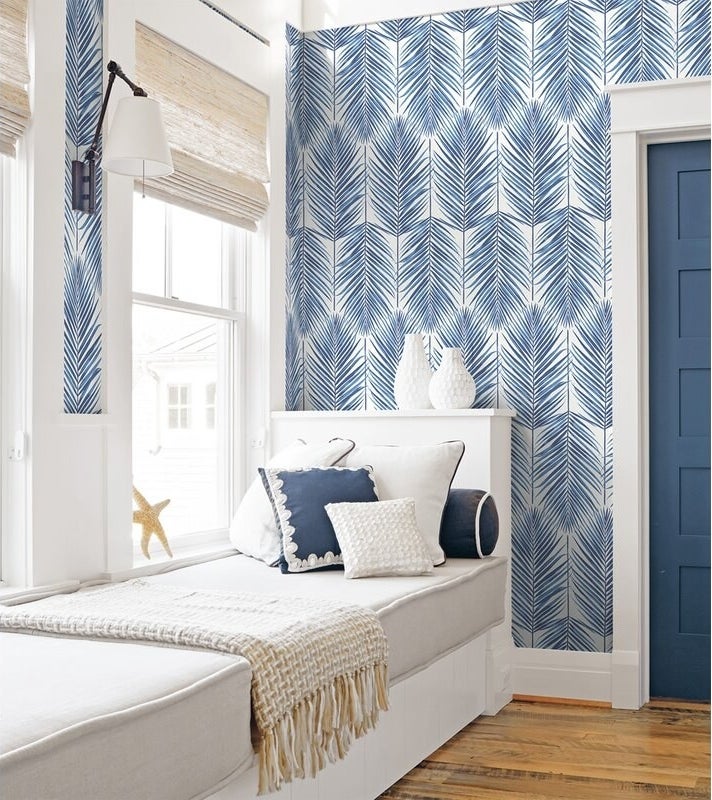 The wallpaper in the color Coastal Blue