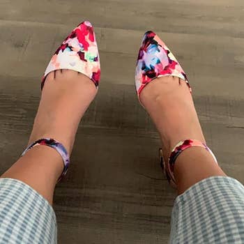 Reviewer wearing same style pump in a floral print with gingham pants
