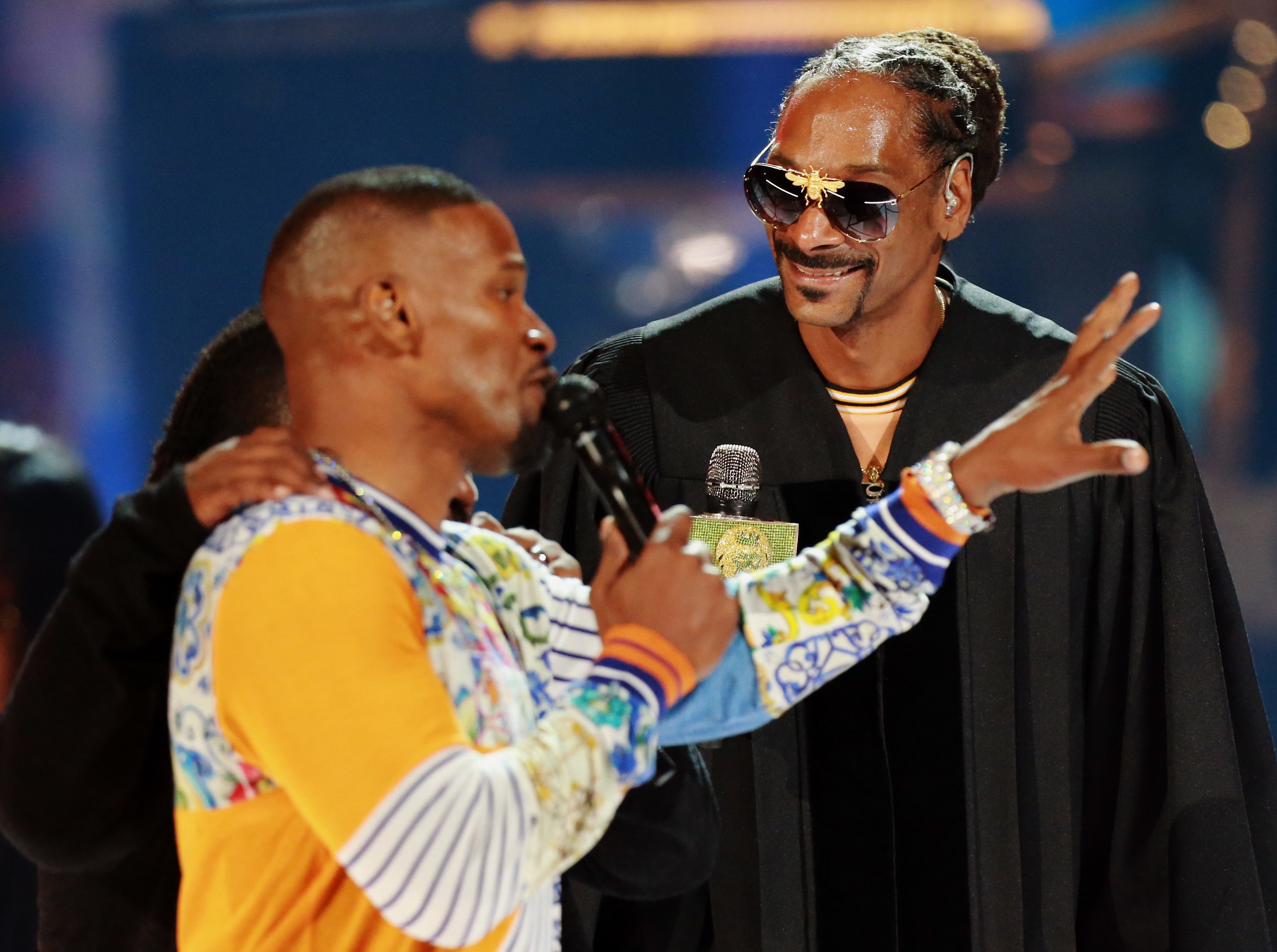 Snoop looks at Jamie while he&#x27;s telling a story