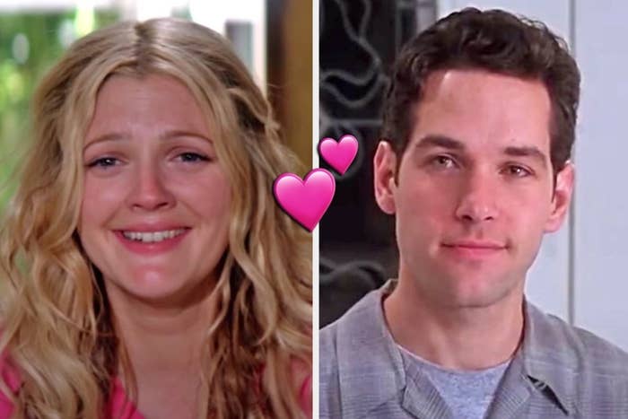在左边,德鲁·巴里摩尔在“露西50第一次约会,“右边,保罗·路德作为“Josh Clueless"用双心emoji在中间