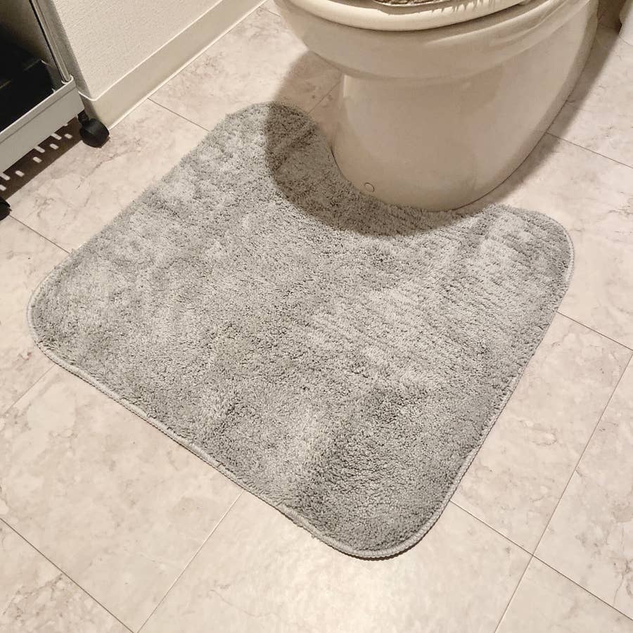 プチストレスが解消された ニトリの ズレないマット でトイレ掃除が楽になった