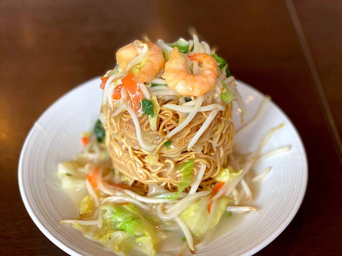 ボリューム凄くて笑った バーミヤンの タワーかた焼きそば パリトロ食感でめちゃくちゃ美味しい