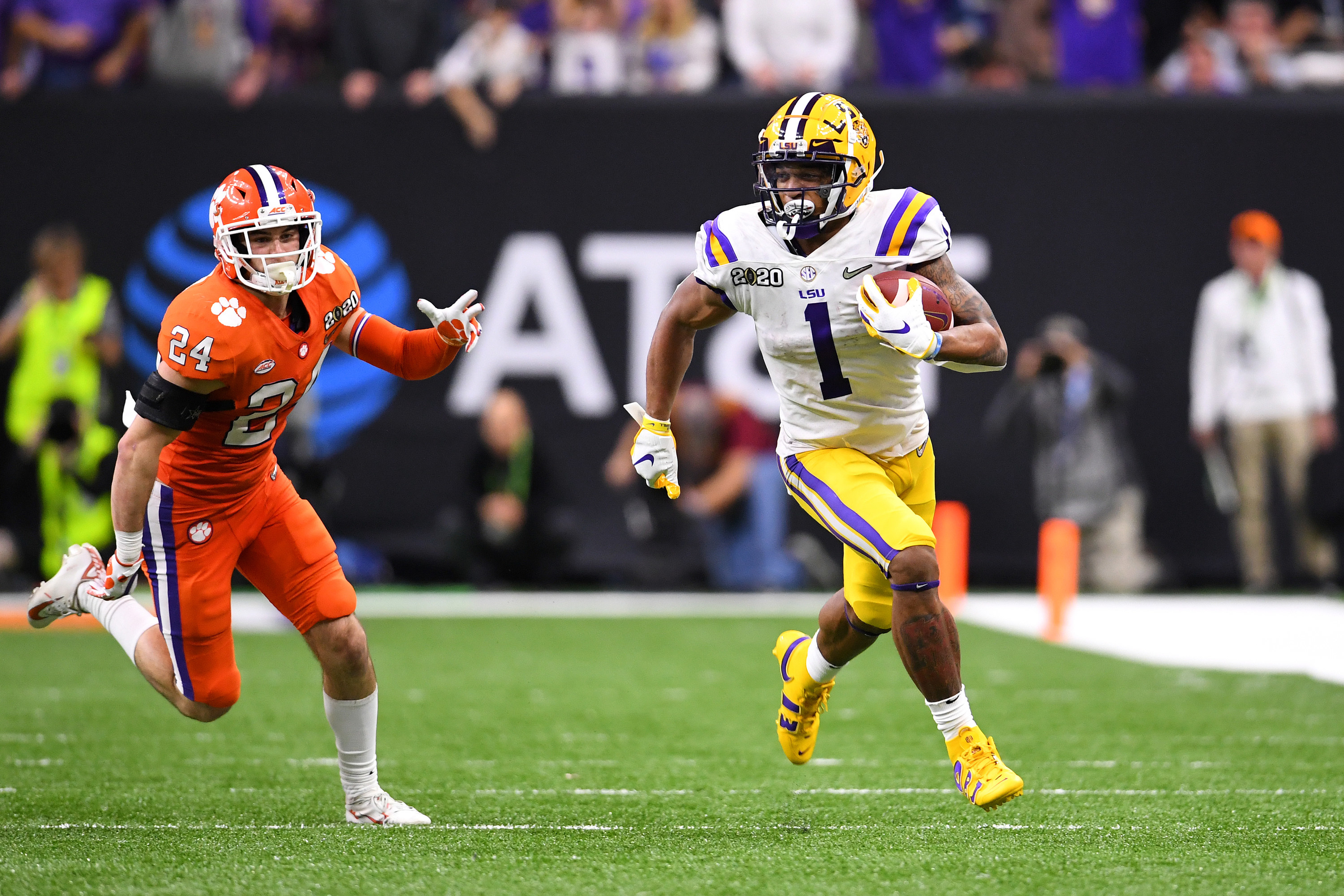 Ja&#x27;Marr Chase running with the football