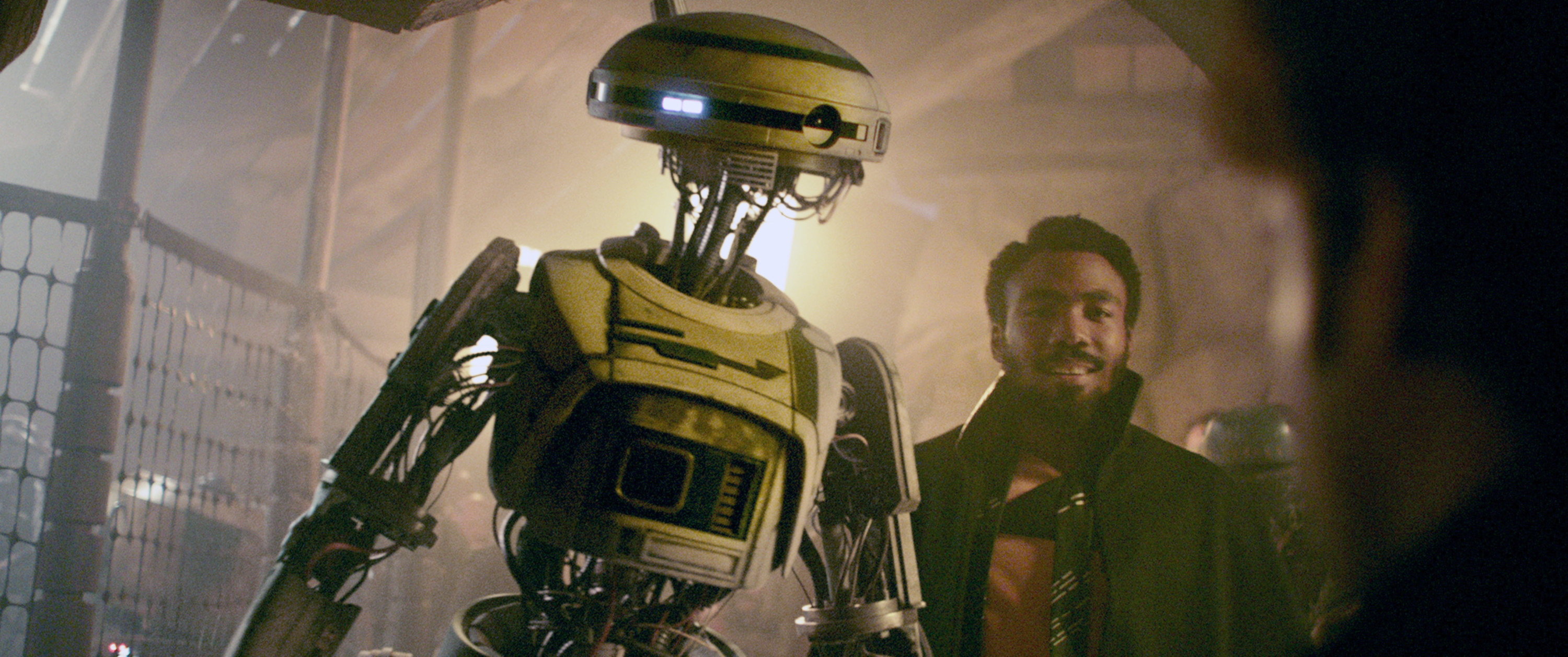 L3-37 standing next to Donald Glover in Solo