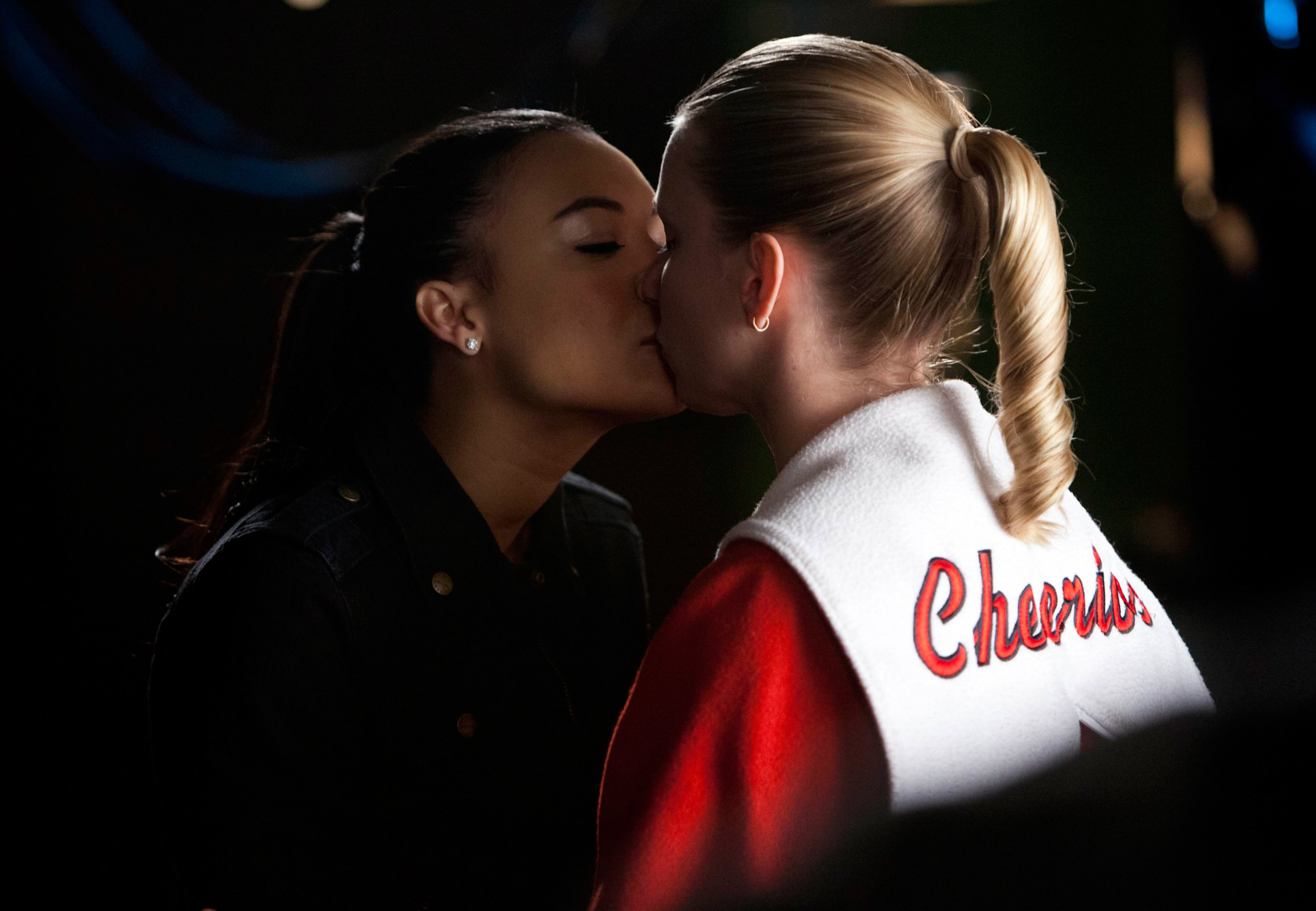 Rivera and Morris kiss in Glee