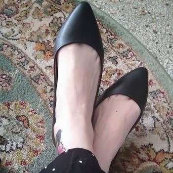 Reviewer wearing achromatic Amazon Essentials pointed toed flat