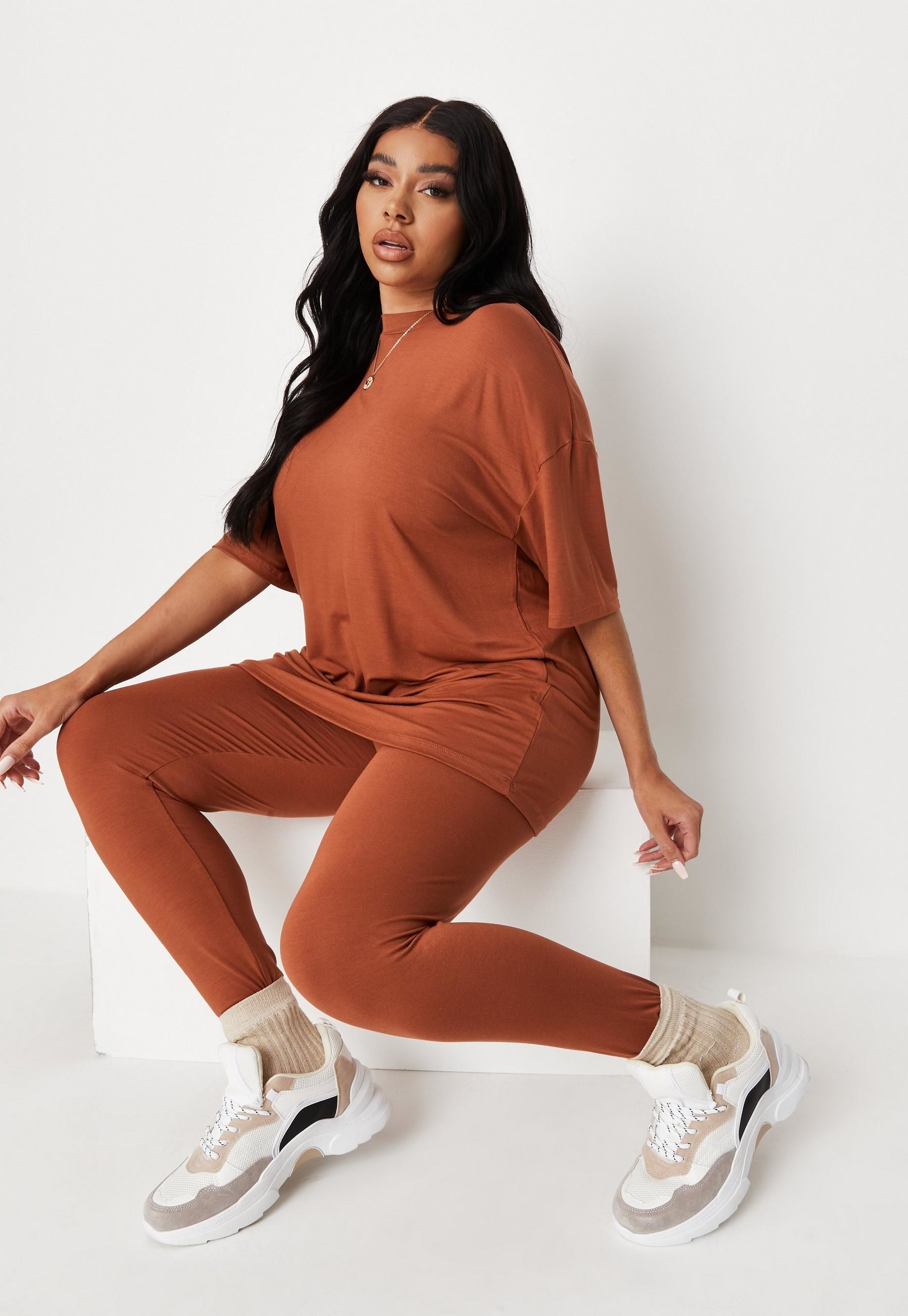 Just a cute and casual plus size outfit slay from @byashleystewart. You  know that feeling when you put on a pair of jeans and they fit yo