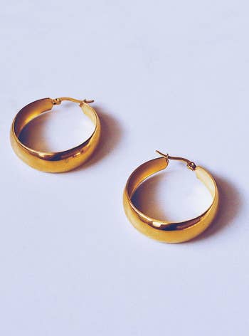 the medium size thick gold hoops