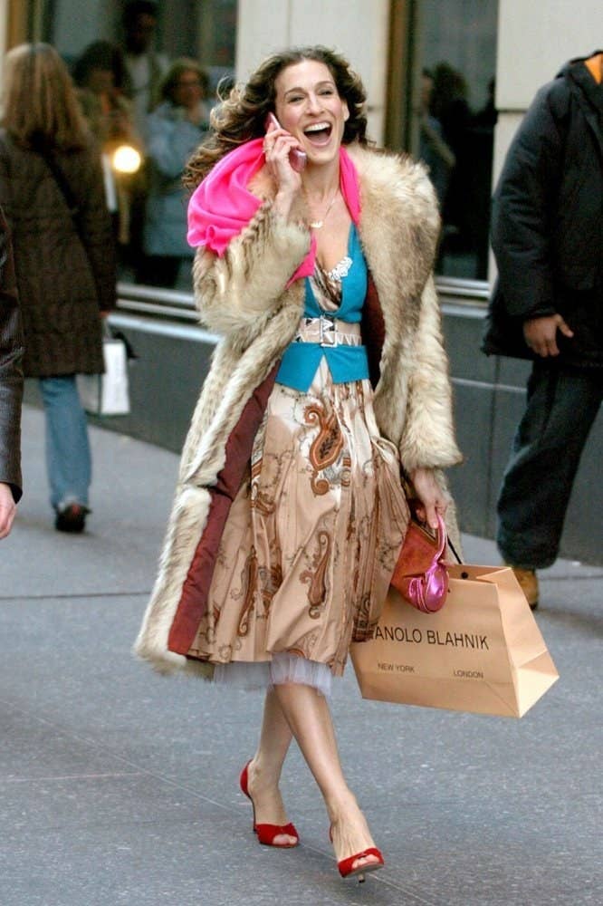 50 Best Carrie Bradshaw Outfits - Iconic Carrie Bradshaw Looks from SATC -  Parade