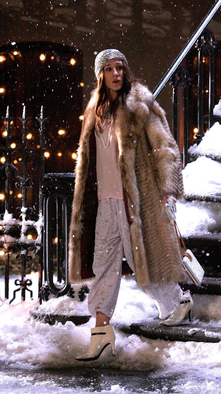 22 Carrie Bradshaw Outfits Ranked From Unique To Chic