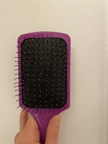 a reviewer photo of the same brush with all the hair removed 